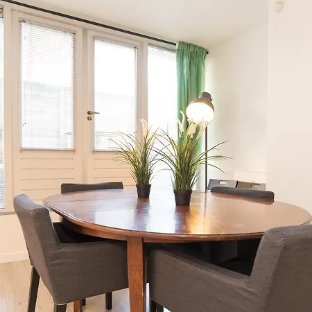 Проживание в семье Marble *