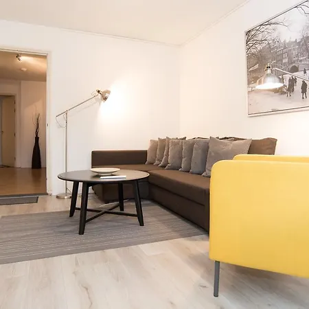 Δωμάτια σε οικογενειακή κατοικία Marble